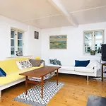 Lakeside With Forest Holiday home *